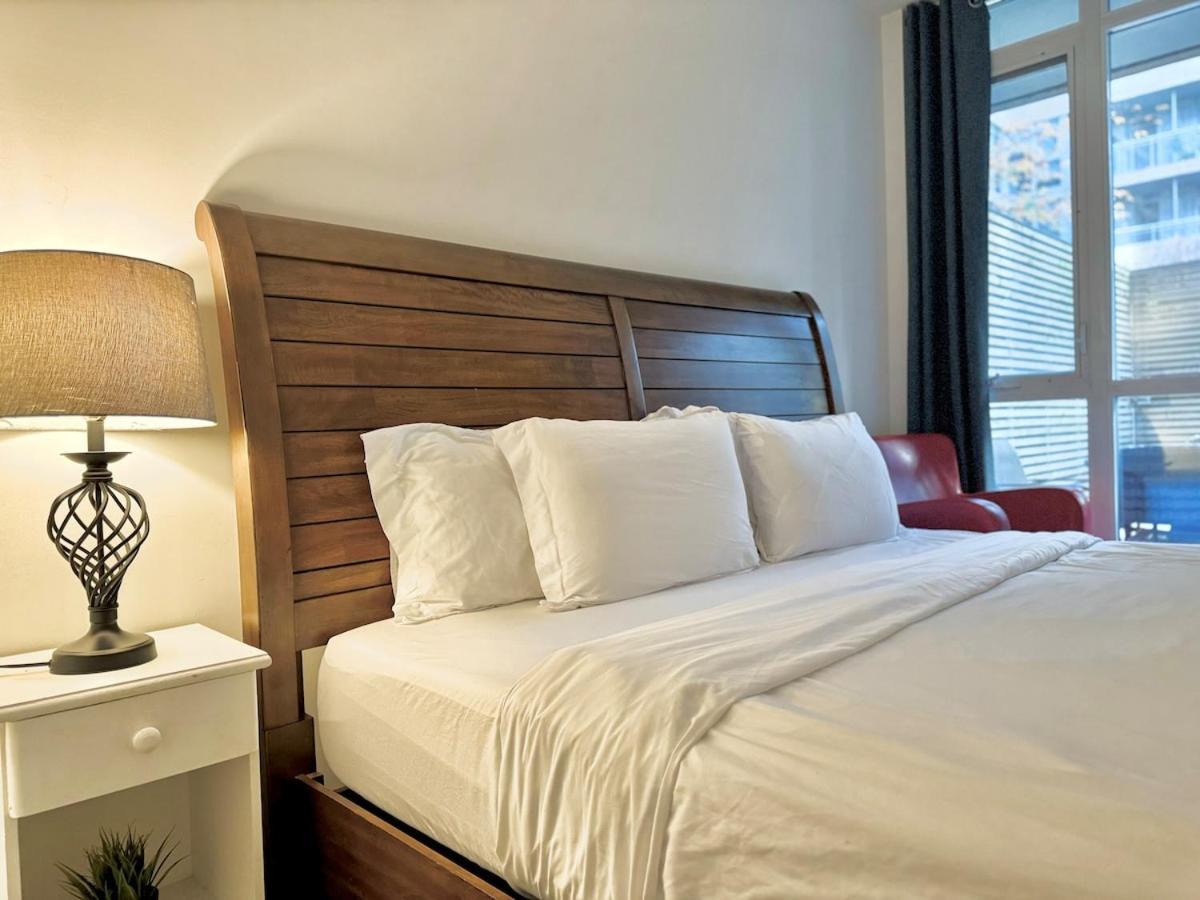 Апартаменти Kingbed & Bunkbed & Terrace Торонто Екстер'єр фото