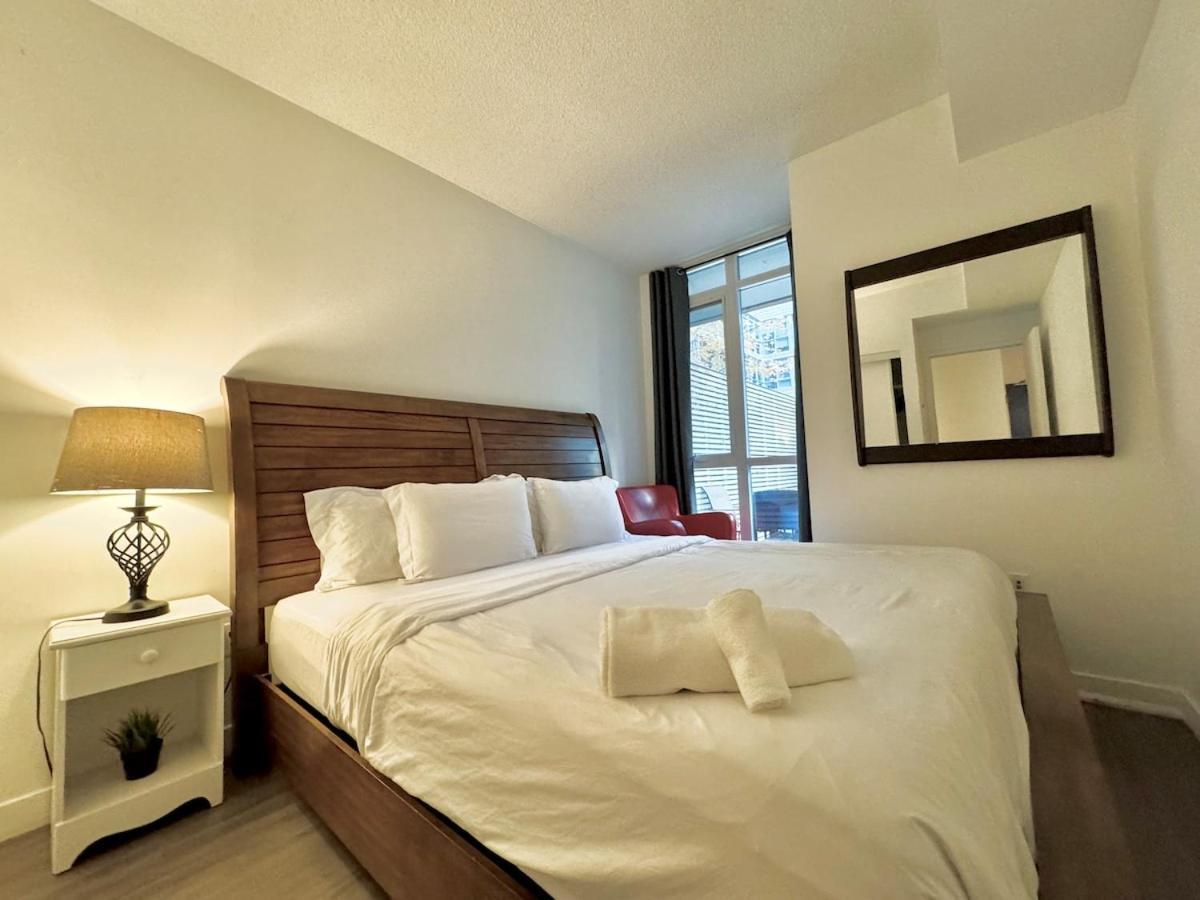 Апартаменти Kingbed & Bunkbed & Terrace Торонто Екстер'єр фото
