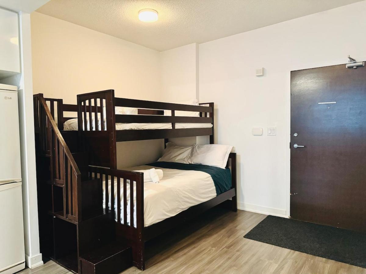 Апартаменти Kingbed & Bunkbed & Terrace Торонто Екстер'єр фото