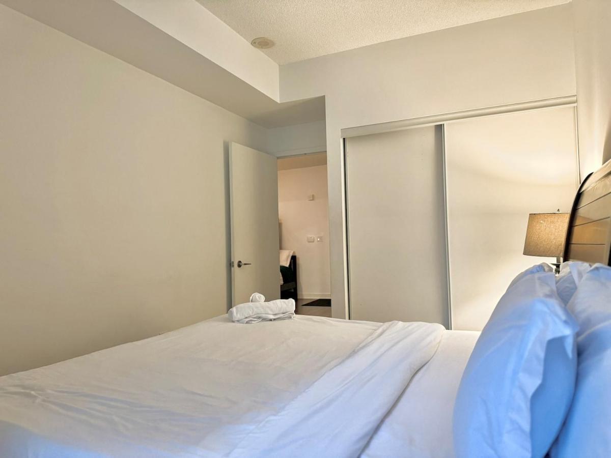Апартаменти Kingbed & Bunkbed & Terrace Торонто Екстер'єр фото