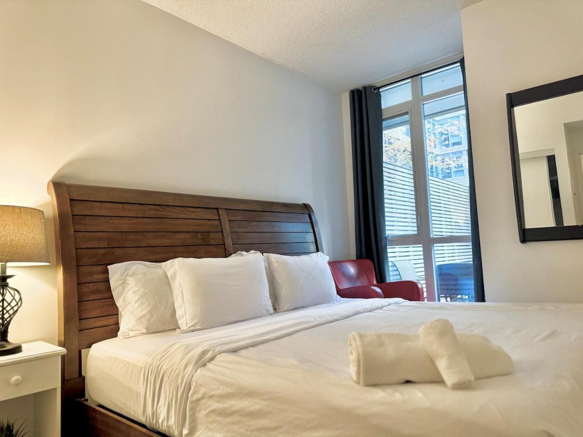 Апартаменти Kingbed & Bunkbed & Terrace Торонто Екстер'єр фото